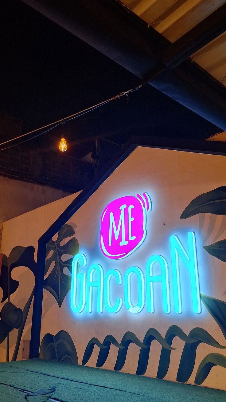 Suasana dan menu Mie Gacoan Kemang